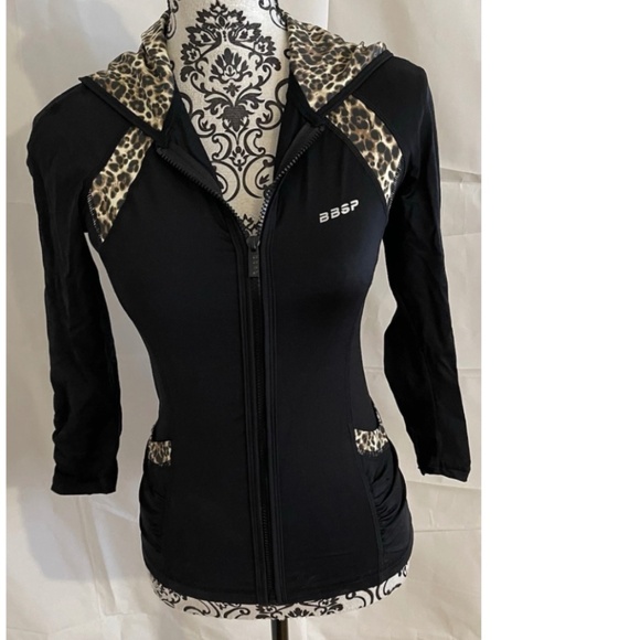 Bebe Bebe Sport Leopard Black Funnel Jacket SMALL Activewear Leopard Lined Hood - Picture 1 of 13